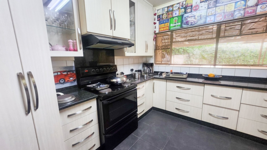 4 Bedroom Property for Sale in Flamwood North West